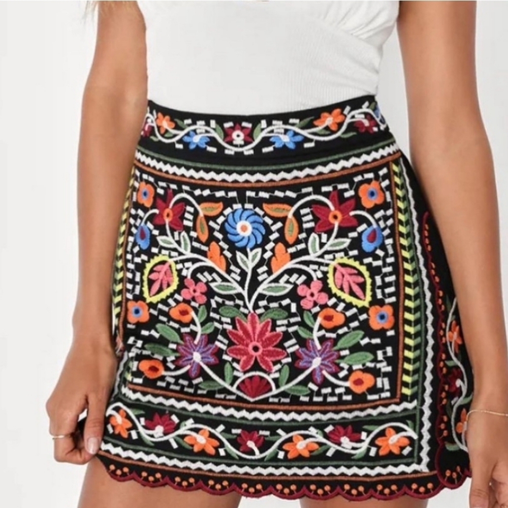 Lulus Embroidered Floral Skirt Size XS.‎ #741